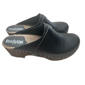 Black Leather Clogs for Women